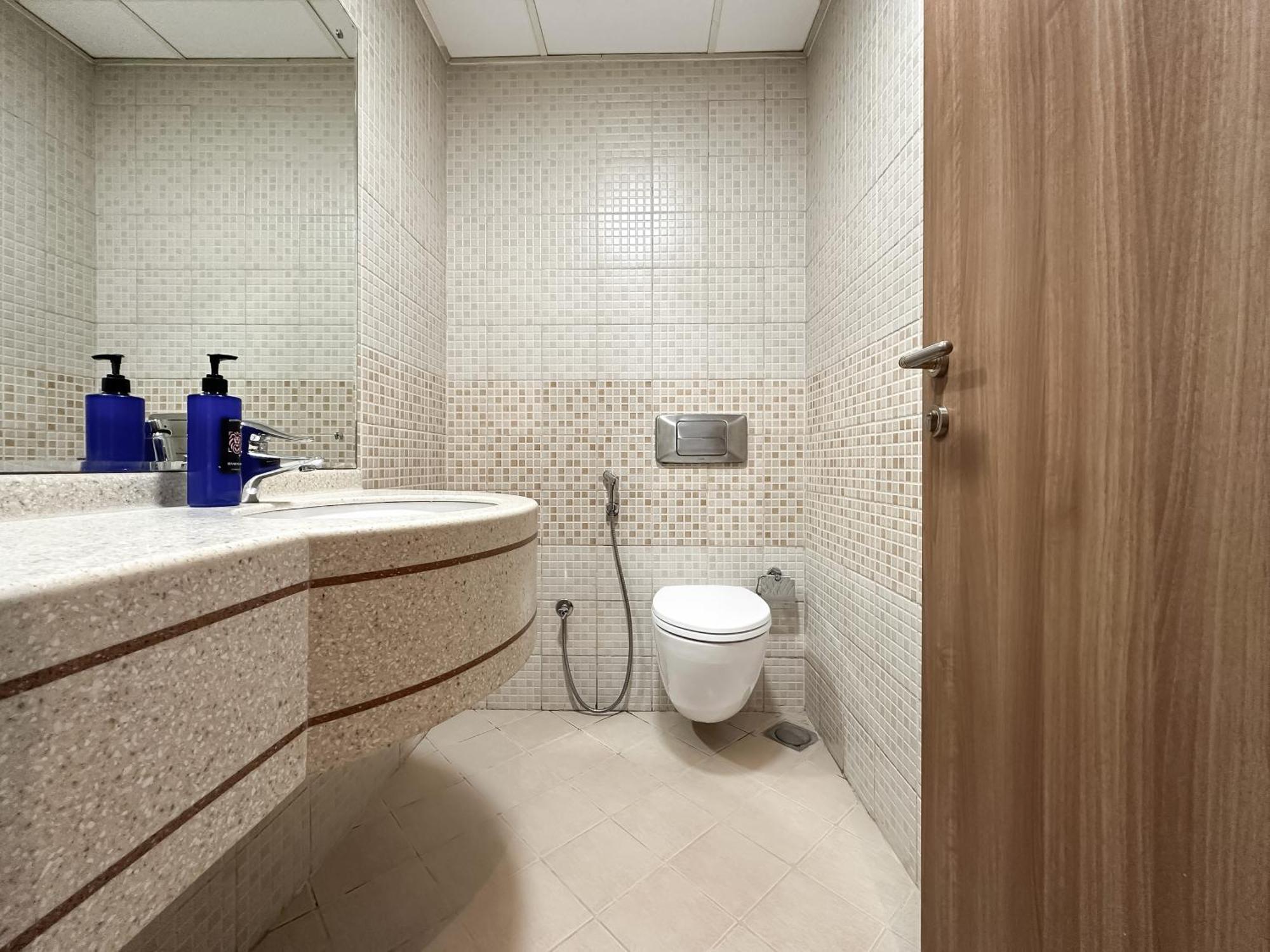 Trophy Starlight Lux Upgraded 1br In Marina Apartment Dubai