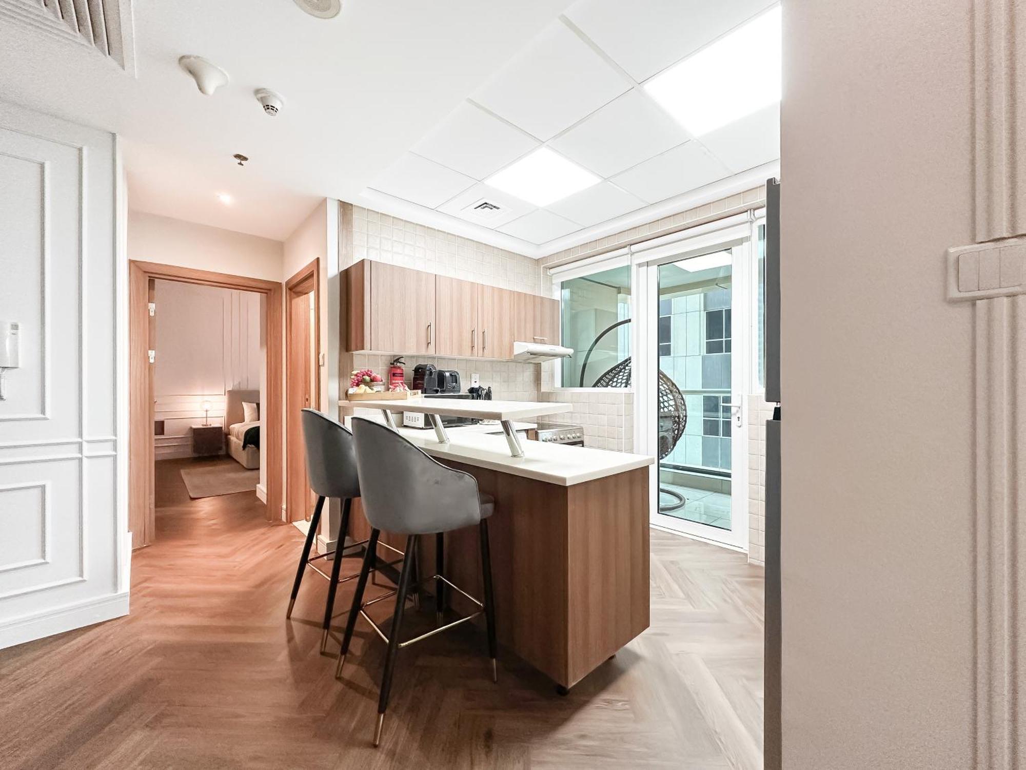 Trophy Starlight Lux Upgraded 1br In Marina Apartment