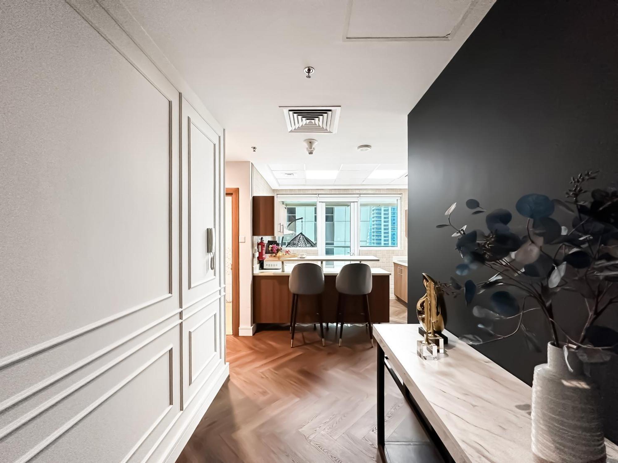 Trophy Starlight Lux Upgraded 1br In Marina Dubai