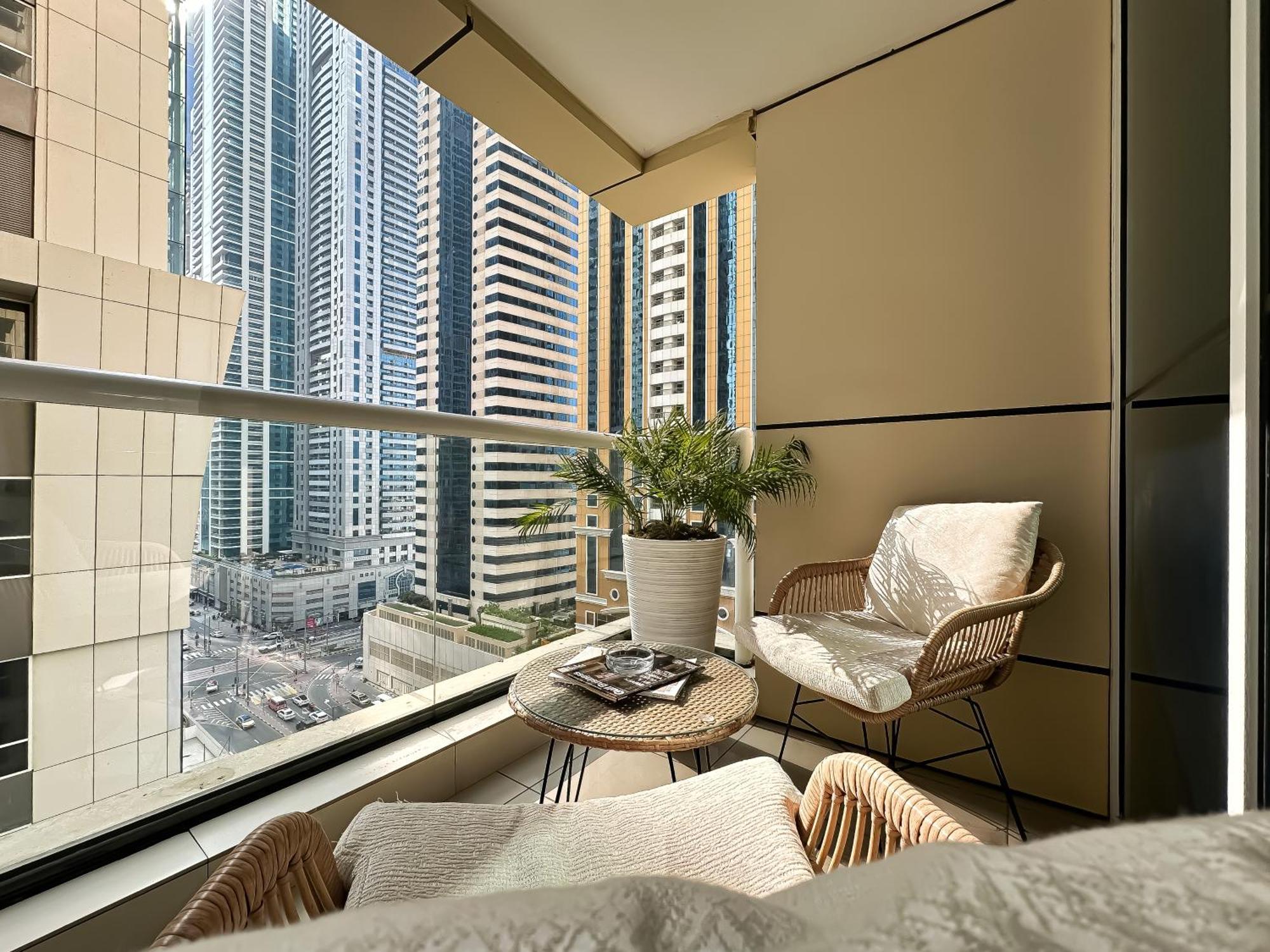 Trophy Starlight Lux Upgraded 1br In Marina Apartment