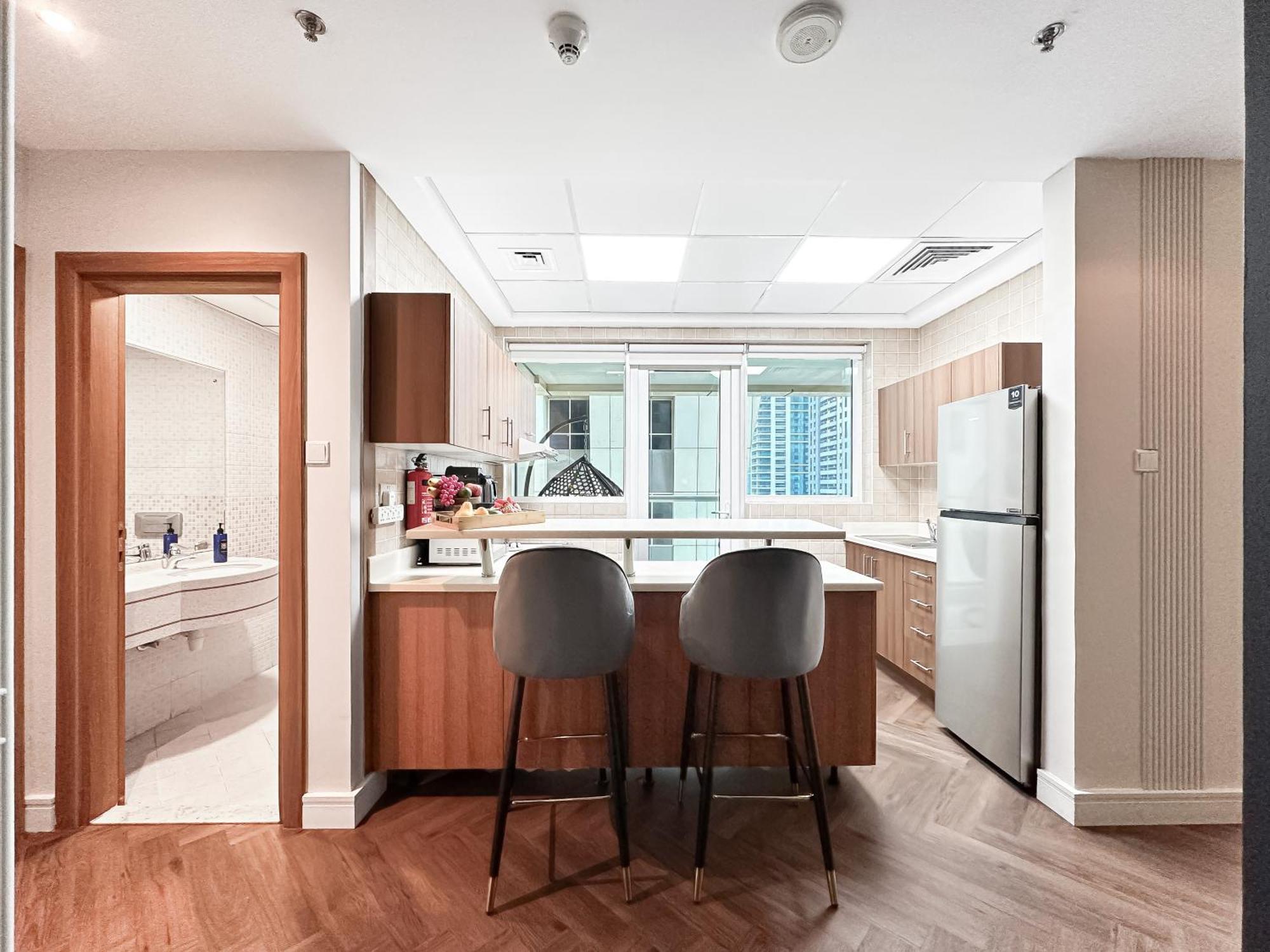 Trophy Starlight Lux Upgraded 1br In Marina Apartment