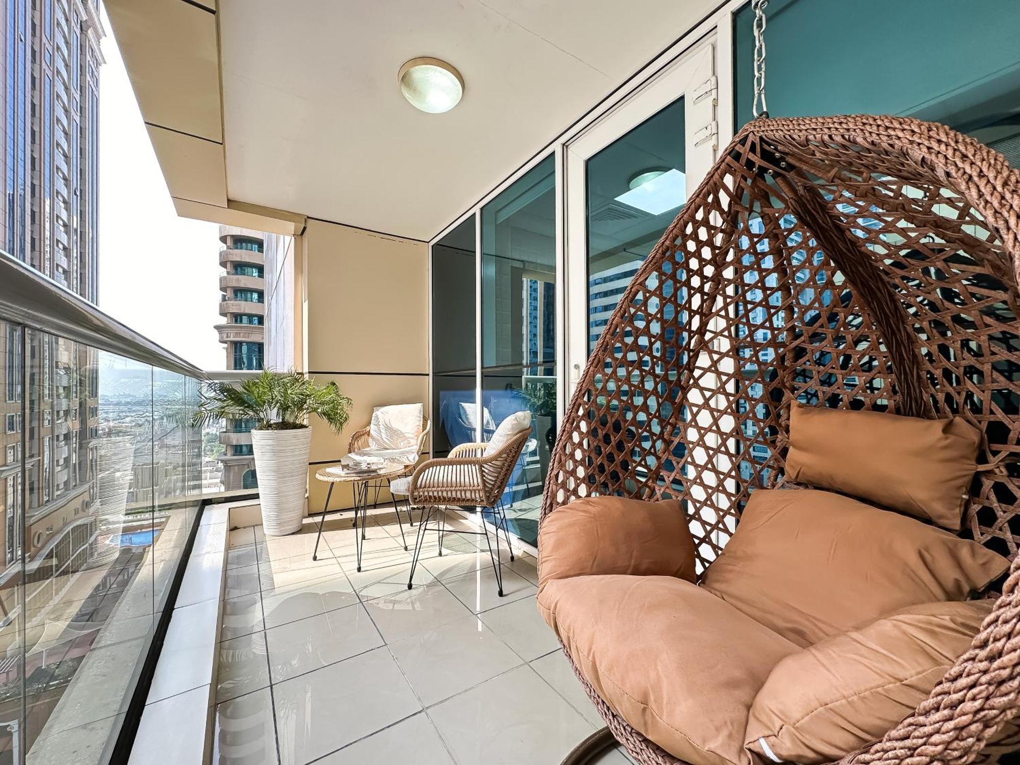 Trophy Starlight Lux Upgraded 1br In Marina